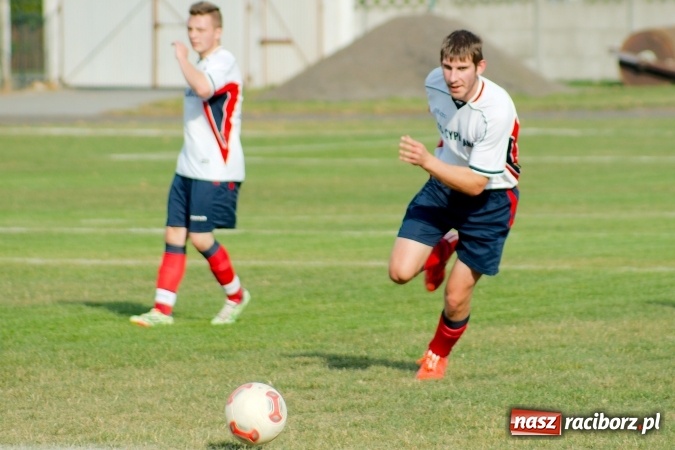 Zdjęcie w galerii na portalu naszraciborz.pl: Stałe fragmenty gry zabójczą bronią Tworkowa. Cyprzanów bez punktów w starciu z liderem wiadomości z regionu