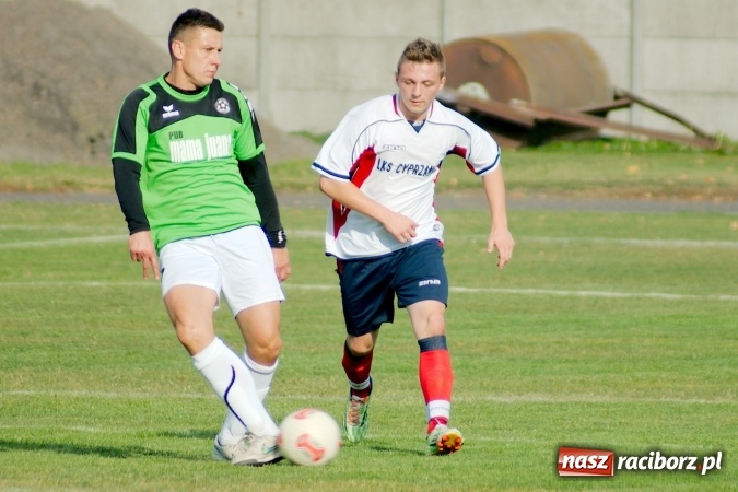 Zdjęcie w galerii na portalu naszraciborz.pl: Stałe fragmenty gry zabójczą bronią Tworkowa. Cyprzanów bez punktów w starciu z liderem wiadomości z regionu