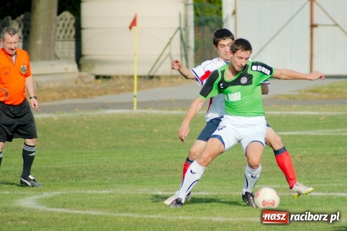 Zdjęcie w galerii na portalu naszraciborz.pl: Stałe fragmenty gry zabójczą bronią Tworkowa. Cyprzanów bez punktów w starciu z liderem wiadomości z regionu