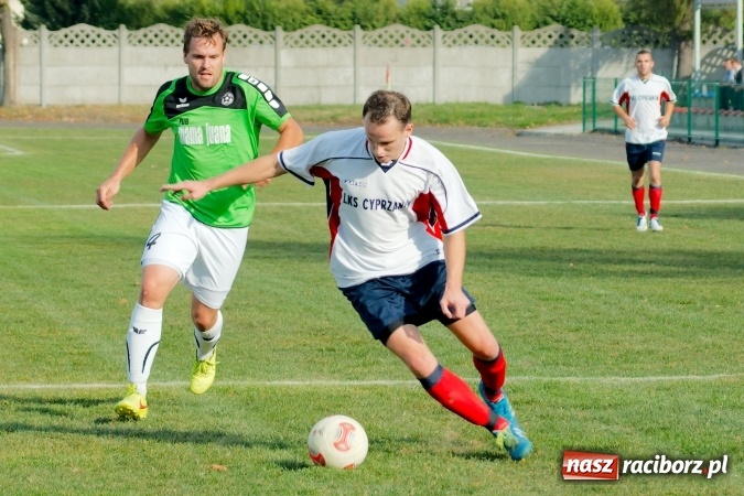 Zdjęcie w galerii na portalu naszraciborz.pl: Stałe fragmenty gry zabójczą bronią Tworkowa. Cyprzanów bez punktów w starciu z liderem wiadomości z regionu