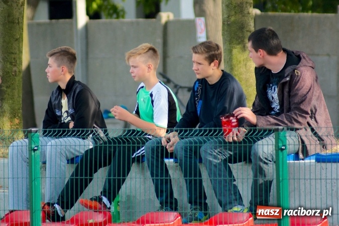 Zdjęcie w galerii na portalu naszraciborz.pl: Stałe fragmenty gry zabójczą bronią Tworkowa. Cyprzanów bez punktów w starciu z liderem wiadomości z regionu