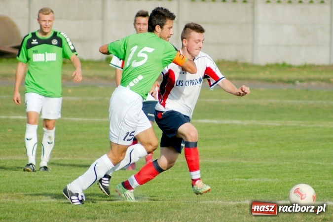 Zdjęcie w galerii na portalu naszraciborz.pl: Stałe fragmenty gry zabójczą bronią Tworkowa. Cyprzanów bez punktów w starciu z liderem wiadomości z regionu