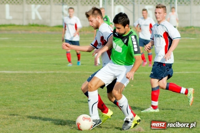 Zdjęcie w galerii na portalu naszraciborz.pl: Stałe fragmenty gry zabójczą bronią Tworkowa. Cyprzanów bez punktów w starciu z liderem wiadomości z regionu