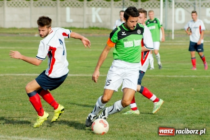 Zdjęcie w galerii na portalu naszraciborz.pl: Stałe fragmenty gry zabójczą bronią Tworkowa. Cyprzanów bez punktów w starciu z liderem wiadomości z regionu