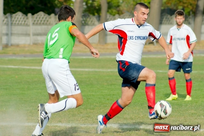 Zdjęcie w galerii na portalu naszraciborz.pl: Stałe fragmenty gry zabójczą bronią Tworkowa. Cyprzanów bez punktów w starciu z liderem wiadomości z regionu
