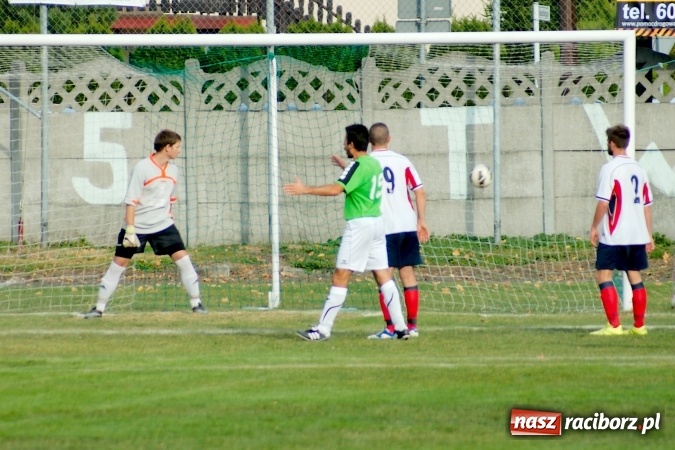 Zdjęcie w galerii na portalu naszraciborz.pl: Stałe fragmenty gry zabójczą bronią Tworkowa. Cyprzanów bez punktów w starciu z liderem wiadomości z regionu