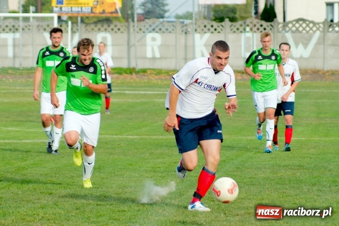 Zdjęcie w galerii na portalu naszraciborz.pl: Stałe fragmenty gry zabójczą bronią Tworkowa. Cyprzanów bez punktów w starciu z liderem wiadomości z regionu