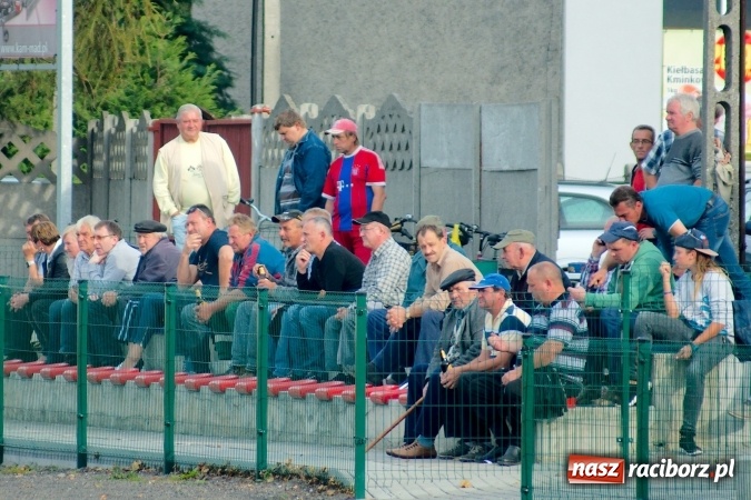 Zdjęcie w galerii na portalu naszraciborz.pl: Stałe fragmenty gry zabójczą bronią Tworkowa. Cyprzanów bez punktów w starciu z liderem wiadomości z regionu