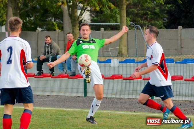Zdjęcie w galerii na portalu naszraciborz.pl: Stałe fragmenty gry zabójczą bronią Tworkowa. Cyprzanów bez punktów w starciu z liderem wiadomości z regionu