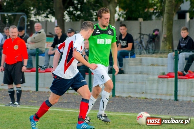 Zdjęcie w galerii na portalu naszraciborz.pl: Stałe fragmenty gry zabójczą bronią Tworkowa. Cyprzanów bez punktów w starciu z liderem wiadomości z regionu