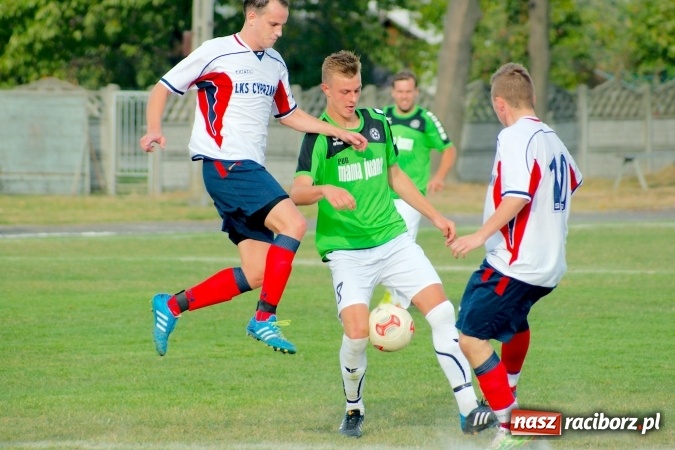 Zdjęcie w galerii na portalu naszraciborz.pl: Stałe fragmenty gry zabójczą bronią Tworkowa. Cyprzanów bez punktów w starciu z liderem wiadomości z regionu