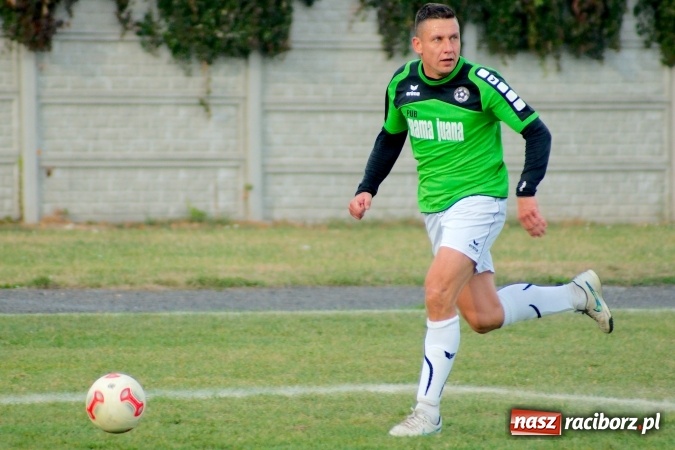 Zdjęcie w galerii na portalu naszraciborz.pl: Stałe fragmenty gry zabójczą bronią Tworkowa. Cyprzanów bez punktów w starciu z liderem wiadomości z regionu