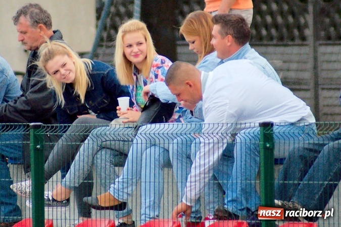 Zdjęcie w galerii na portalu naszraciborz.pl: Stałe fragmenty gry zabójczą bronią Tworkowa. Cyprzanów bez punktów w starciu z liderem wiadomości z regionu