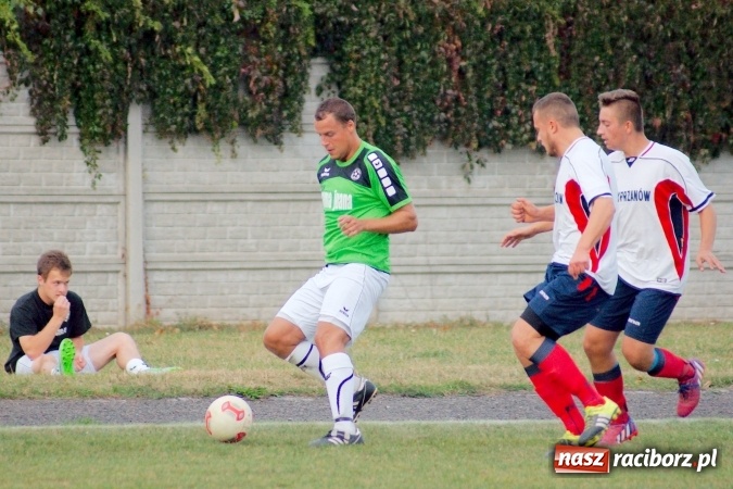 Zdjęcie w galerii na portalu naszraciborz.pl: Stałe fragmenty gry zabójczą bronią Tworkowa. Cyprzanów bez punktów w starciu z liderem wiadomości z regionu