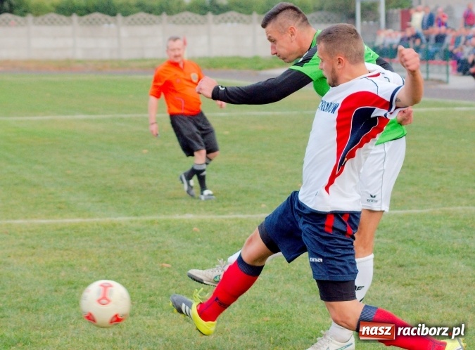 Zdjęcie w galerii na portalu naszraciborz.pl: Stałe fragmenty gry zabójczą bronią Tworkowa. Cyprzanów bez punktów w starciu z liderem wiadomości z regionu