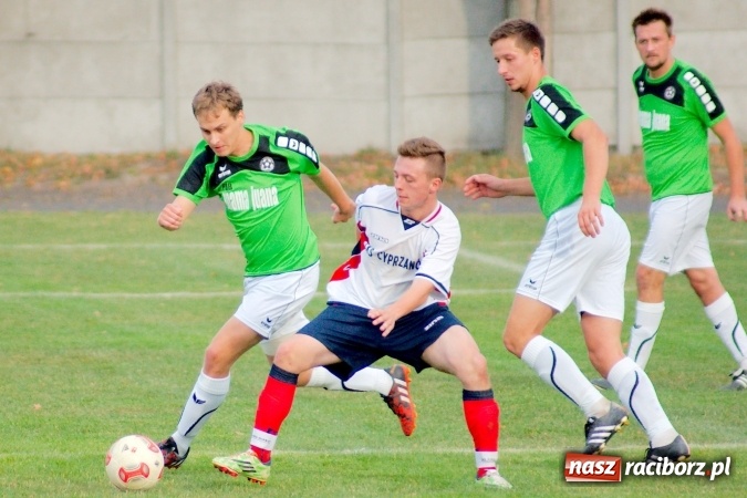 Zdjęcie w galerii na portalu naszraciborz.pl: Stałe fragmenty gry zabójczą bronią Tworkowa. Cyprzanów bez punktów w starciu z liderem wiadomości z regionu
