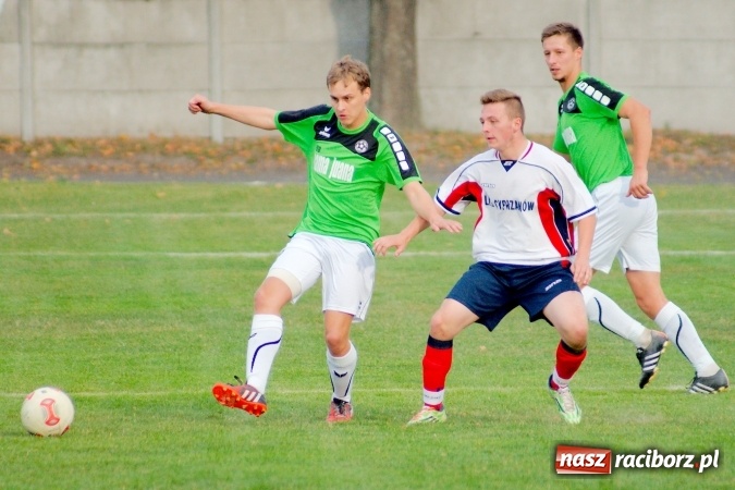 Zdjęcie w galerii na portalu naszraciborz.pl: Stałe fragmenty gry zabójczą bronią Tworkowa. Cyprzanów bez punktów w starciu z liderem wiadomości z regionu