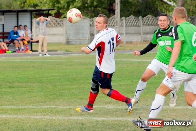 Zdjęcie w galerii na portalu naszraciborz.pl: Stałe fragmenty gry zabójczą bronią Tworkowa. Cyprzanów bez punktów w starciu z liderem wiadomości z regionu