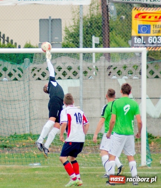Zdjęcie w galerii na portalu naszraciborz.pl: Stałe fragmenty gry zabójczą bronią Tworkowa. Cyprzanów bez punktów w starciu z liderem wiadomości z regionu
