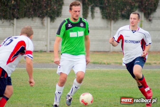 Zdjęcie w galerii na portalu naszraciborz.pl: Stałe fragmenty gry zabójczą bronią Tworkowa. Cyprzanów bez punktów w starciu z liderem wiadomości z regionu