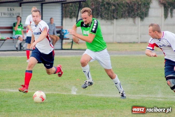Zdjęcie w galerii na portalu naszraciborz.pl: Stałe fragmenty gry zabójczą bronią Tworkowa. Cyprzanów bez punktów w starciu z liderem wiadomości z regionu