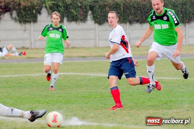 Zdjęcie w galerii na portalu naszraciborz.pl: Stałe fragmenty gry zabójczą bronią Tworkowa. Cyprzanów bez punktów w starciu z liderem wiadomości z regionu