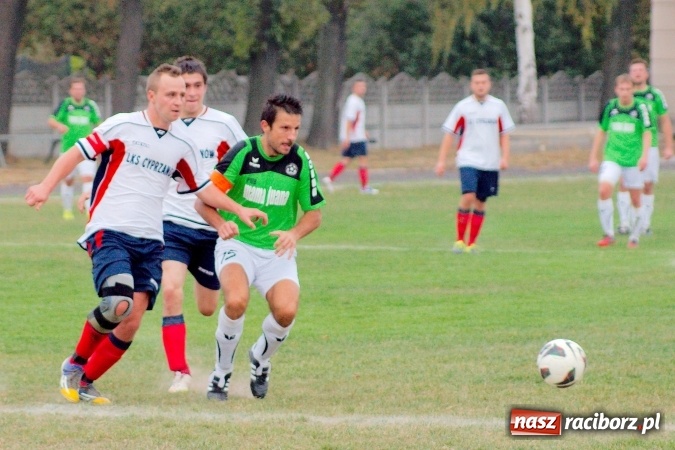 Zdjęcie w galerii na portalu naszraciborz.pl: Stałe fragmenty gry zabójczą bronią Tworkowa. Cyprzanów bez punktów w starciu z liderem wiadomości z regionu