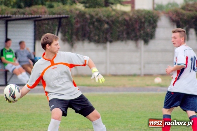 Zdjęcie w galerii na portalu naszraciborz.pl: Stałe fragmenty gry zabójczą bronią Tworkowa. Cyprzanów bez punktów w starciu z liderem wiadomości z regionu