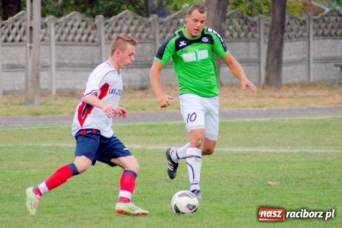 Zdjęcie w galerii na portalu naszraciborz.pl: Stałe fragmenty gry zabójczą bronią Tworkowa. Cyprzanów bez punktów w starciu z liderem wiadomości z regionu