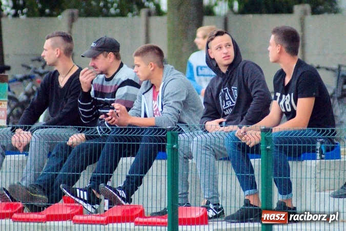 Zdjęcie w galerii na portalu naszraciborz.pl: Stałe fragmenty gry zabójczą bronią Tworkowa. Cyprzanów bez punktów w starciu z liderem wiadomości z regionu