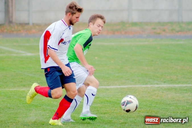 Zdjęcie w galerii na portalu naszraciborz.pl: Stałe fragmenty gry zabójczą bronią Tworkowa. Cyprzanów bez punktów w starciu z liderem wiadomości z regionu