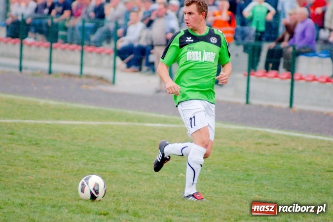 Zdjęcie w galerii na portalu naszraciborz.pl: Stałe fragmenty gry zabójczą bronią Tworkowa. Cyprzanów bez punktów w starciu z liderem wiadomości z regionu