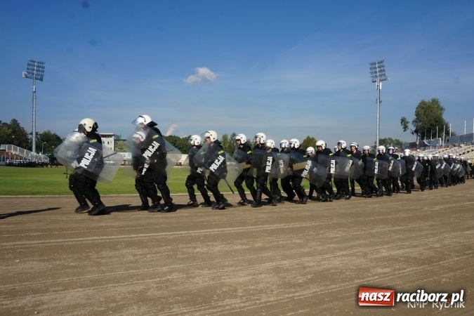 Zdjęcie w galerii na portalu naszraciborz.pl: Policjanci z Raciborza ćwiczyli tworzenie szyków wiadomości z regionu
