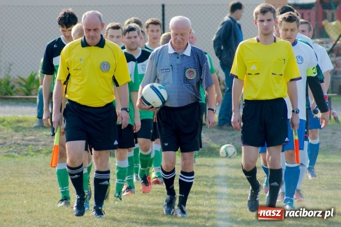 Zdjęcie w galerii na portalu naszraciborz.pl: Atomowy strzał Grzegorza Morica zapewnił Jankowicom komplet punktów wiadomości z regionu