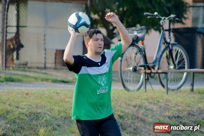 Zdjęcie w galerii na portalu naszraciborz.pl: Atomowy strzał Grzegorza Morica zapewnił Jankowicom komplet punktów wiadomości z regionu