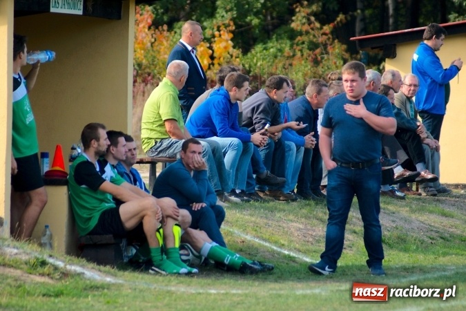 Zdjęcie w galerii na portalu naszraciborz.pl: Atomowy strzał Grzegorza Morica zapewnił Jankowicom komplet punktów wiadomości z regionu