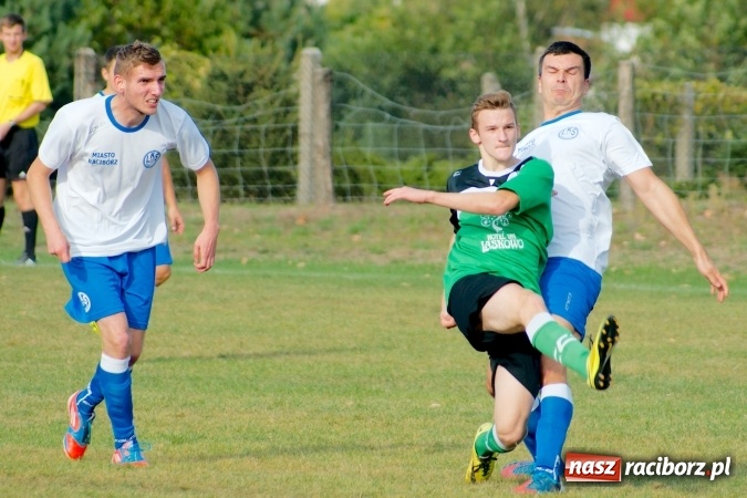 Zdjęcie w galerii na portalu naszraciborz.pl: Atomowy strzał Grzegorza Morica zapewnił Jankowicom komplet punktów wiadomości z regionu