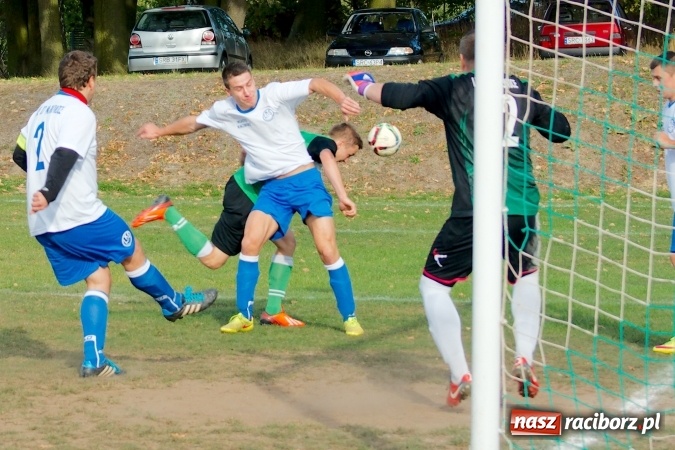 Zdjęcie w galerii na portalu naszraciborz.pl: Atomowy strzał Grzegorza Morica zapewnił Jankowicom komplet punktów wiadomości z regionu