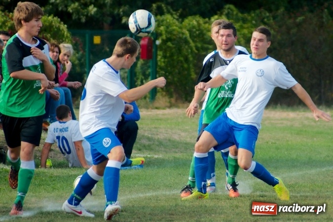 Zdjęcie w galerii na portalu naszraciborz.pl: Atomowy strzał Grzegorza Morica zapewnił Jankowicom komplet punktów wiadomości z regionu