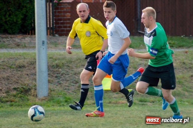 Zdjęcie w galerii na portalu naszraciborz.pl: Atomowy strzał Grzegorza Morica zapewnił Jankowicom komplet punktów wiadomości z regionu