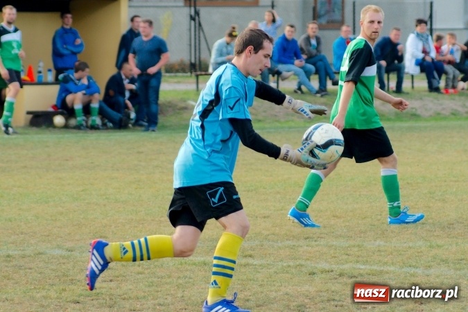 Zdjęcie w galerii na portalu naszraciborz.pl: Atomowy strzał Grzegorza Morica zapewnił Jankowicom komplet punktów wiadomości z regionu