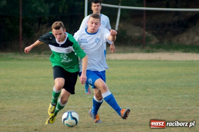 Zdjęcie w galerii na portalu naszraciborz.pl: Atomowy strzał Grzegorza Morica zapewnił Jankowicom komplet punktów wiadomości z regionu