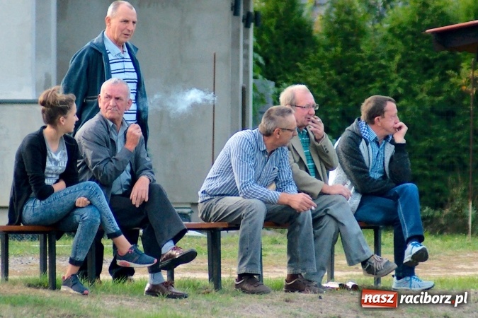 Zdjęcie w galerii na portalu naszraciborz.pl: Atomowy strzał Grzegorza Morica zapewnił Jankowicom komplet punktów wiadomości z regionu