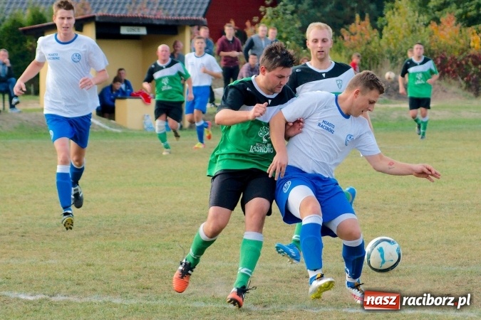 Zdjęcie w galerii na portalu naszraciborz.pl: Atomowy strzał Grzegorza Morica zapewnił Jankowicom komplet punktów wiadomości z regionu