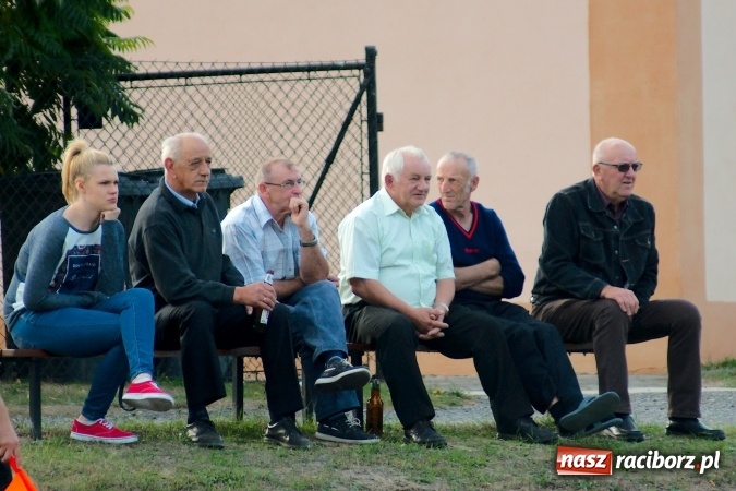 Zdjęcie w galerii na portalu naszraciborz.pl: Atomowy strzał Grzegorza Morica zapewnił Jankowicom komplet punktów wiadomości z regionu