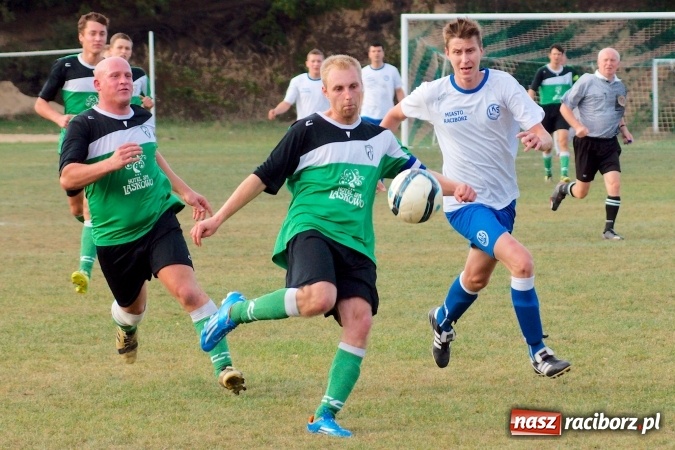 Zdjęcie w galerii na portalu naszraciborz.pl: Atomowy strzał Grzegorza Morica zapewnił Jankowicom komplet punktów wiadomości z regionu
