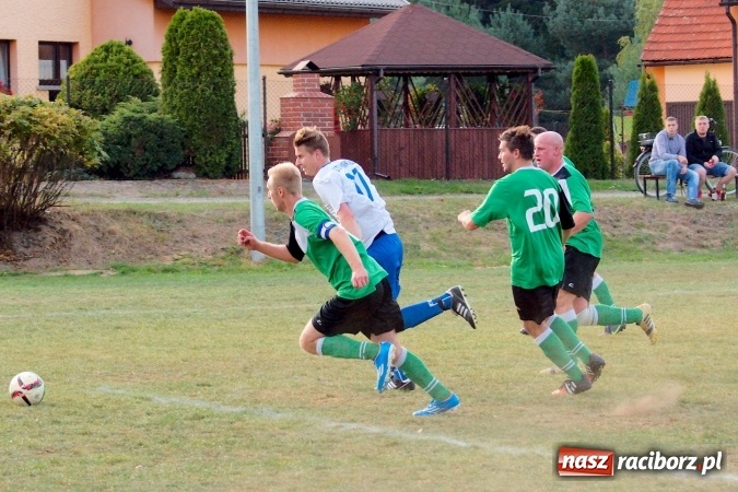 Zdjęcie w galerii na portalu naszraciborz.pl: Atomowy strzał Grzegorza Morica zapewnił Jankowicom komplet punktów wiadomości z regionu