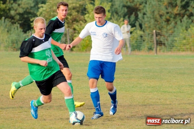 Zdjęcie w galerii na portalu naszraciborz.pl: Atomowy strzał Grzegorza Morica zapewnił Jankowicom komplet punktów wiadomości z regionu