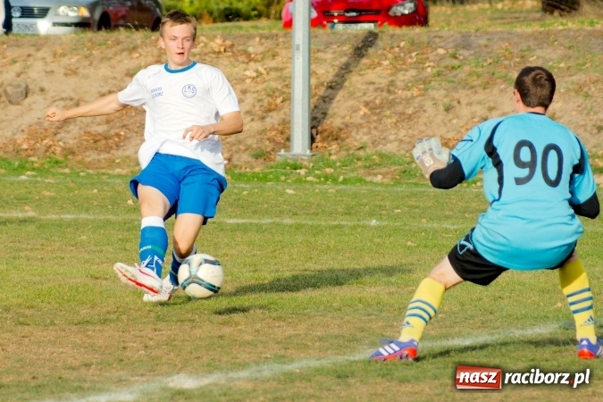 Zdjęcie w galerii na portalu naszraciborz.pl: Atomowy strzał Grzegorza Morica zapewnił Jankowicom komplet punktów wiadomości z regionu