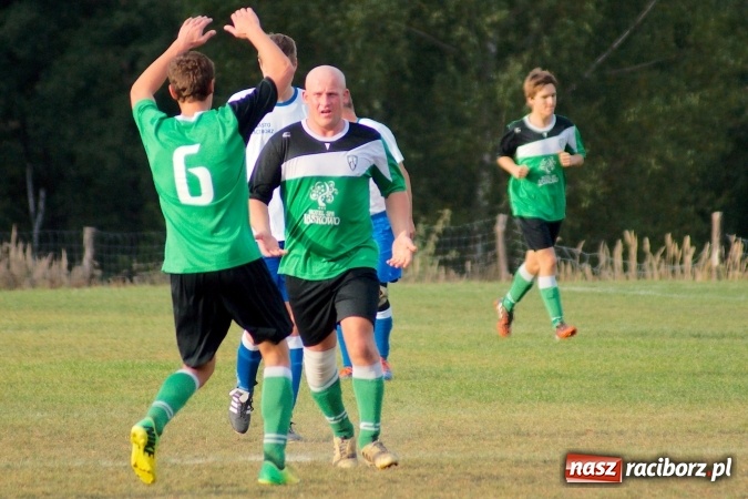 Zdjęcie w galerii na portalu naszraciborz.pl: Atomowy strzał Grzegorza Morica zapewnił Jankowicom komplet punktów wiadomości z regionu